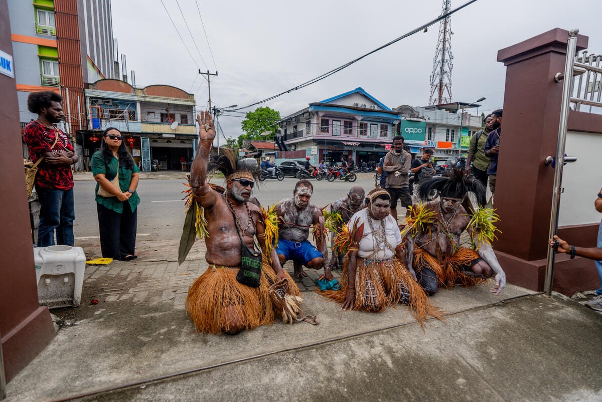 Aksi terbaru Mama Yasinta bersama koalisi pada 5 Maret 2026. (Foto : GreenPeace)