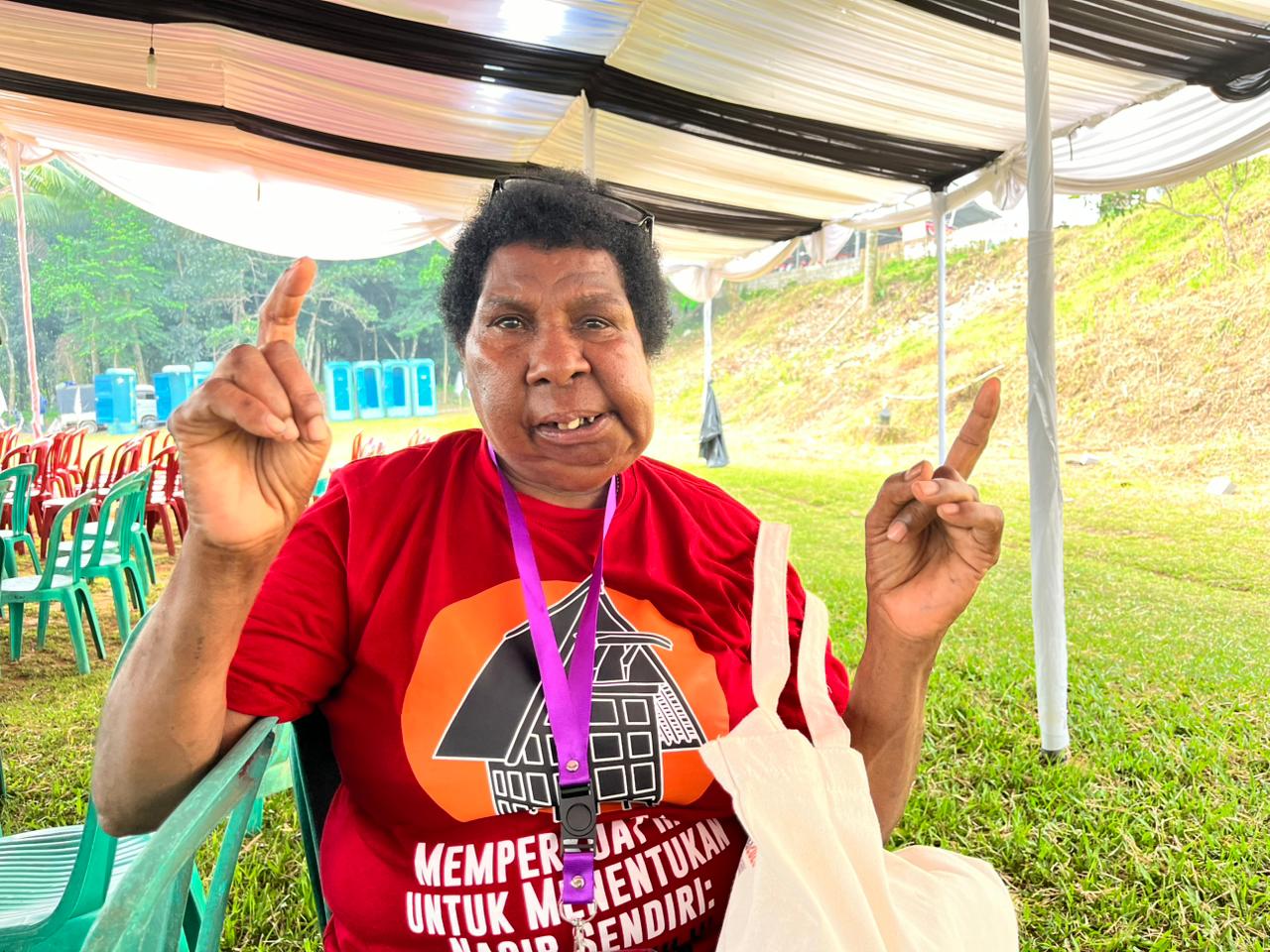 Mama Yasinta Moiwend saat diwawancarai Agustus 2025. (Foto : Belarmino Lapong)